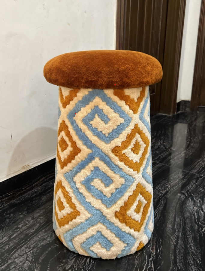 STOOL 02